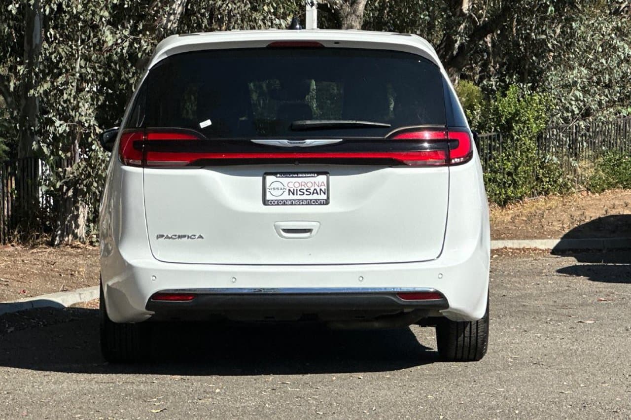 2025 Chrysler Pacifica Select 5