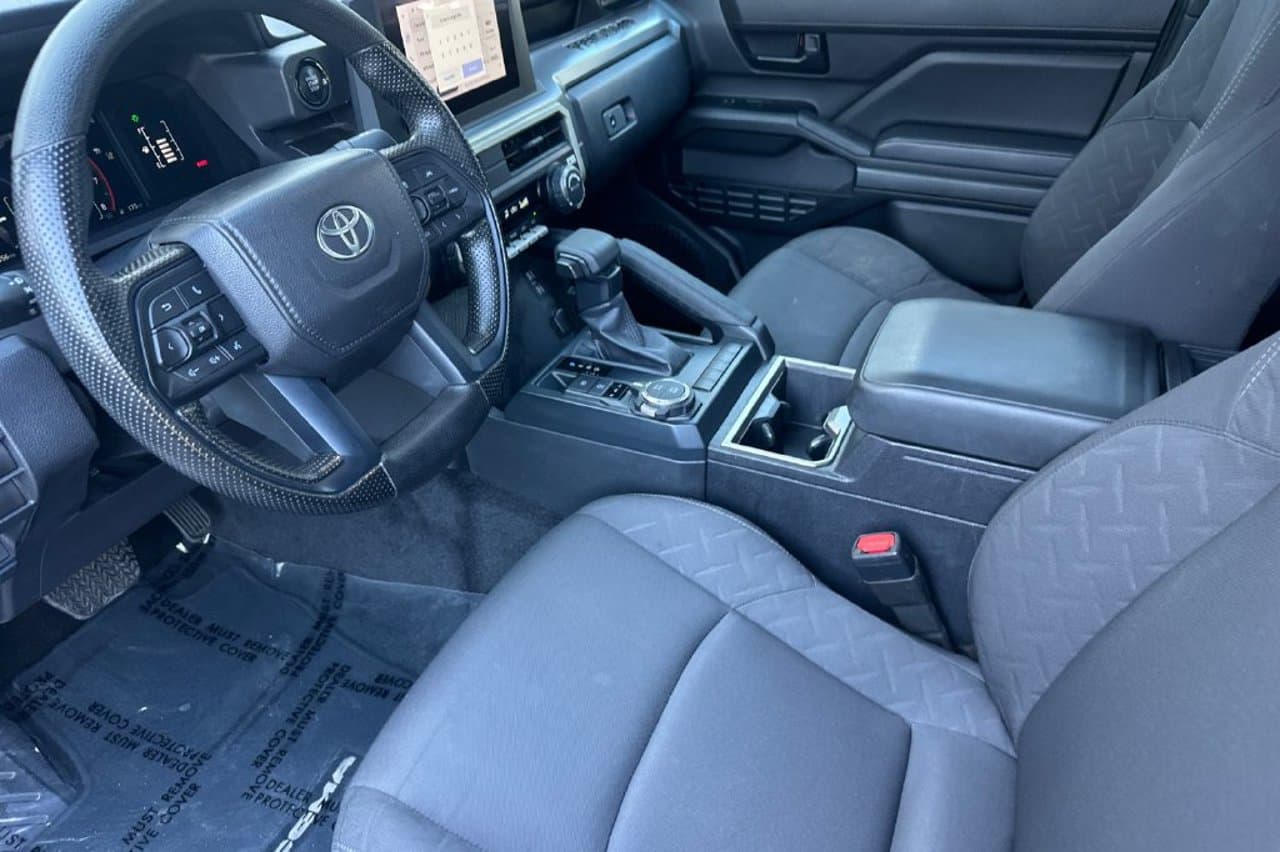 2025 Toyota Tacoma 4WD SR5 8