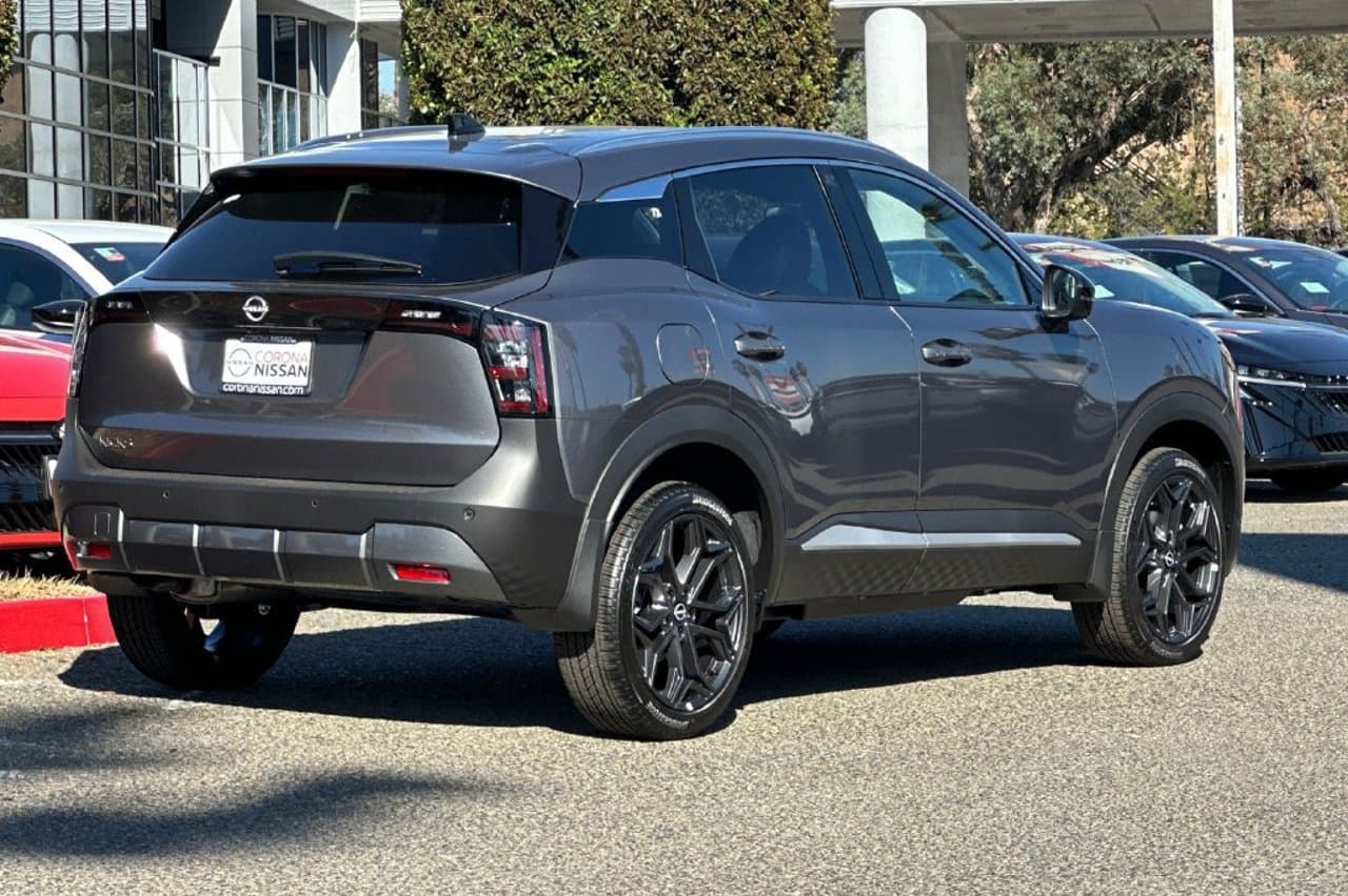 2027 Nissan Kicks SR 4