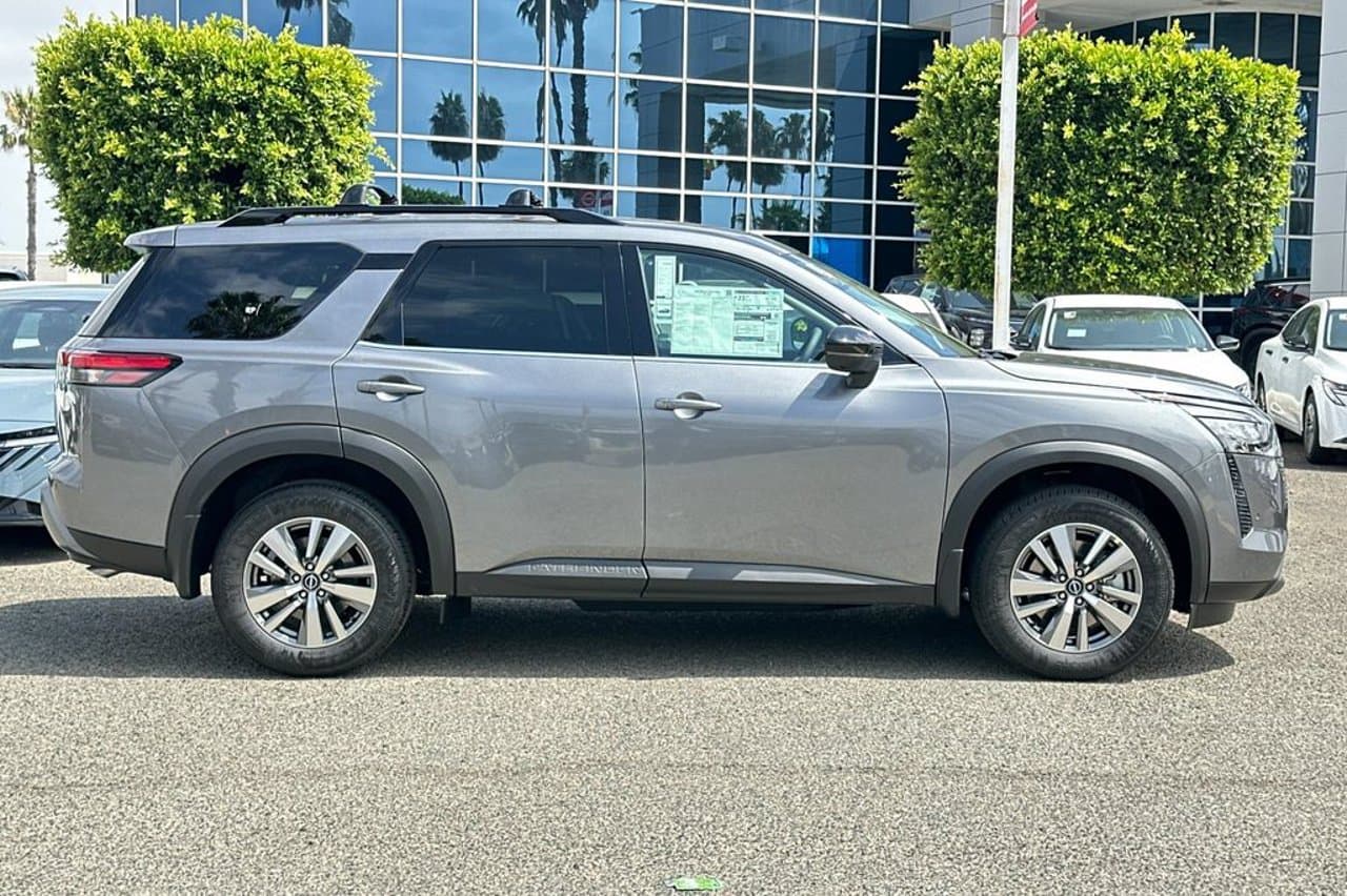 2026 Nissan Pathfinder SL 3