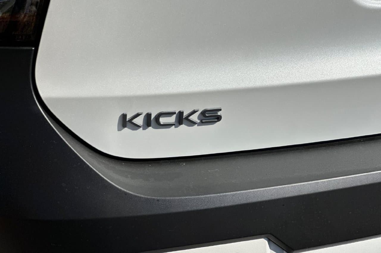2027 Nissan Kicks SV 23