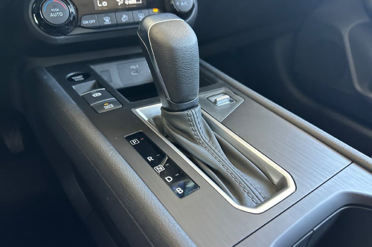 2026 Nissan Kicks SV 18
