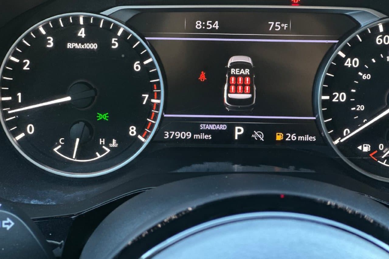 2025 Nissan Pathfinder SL 23