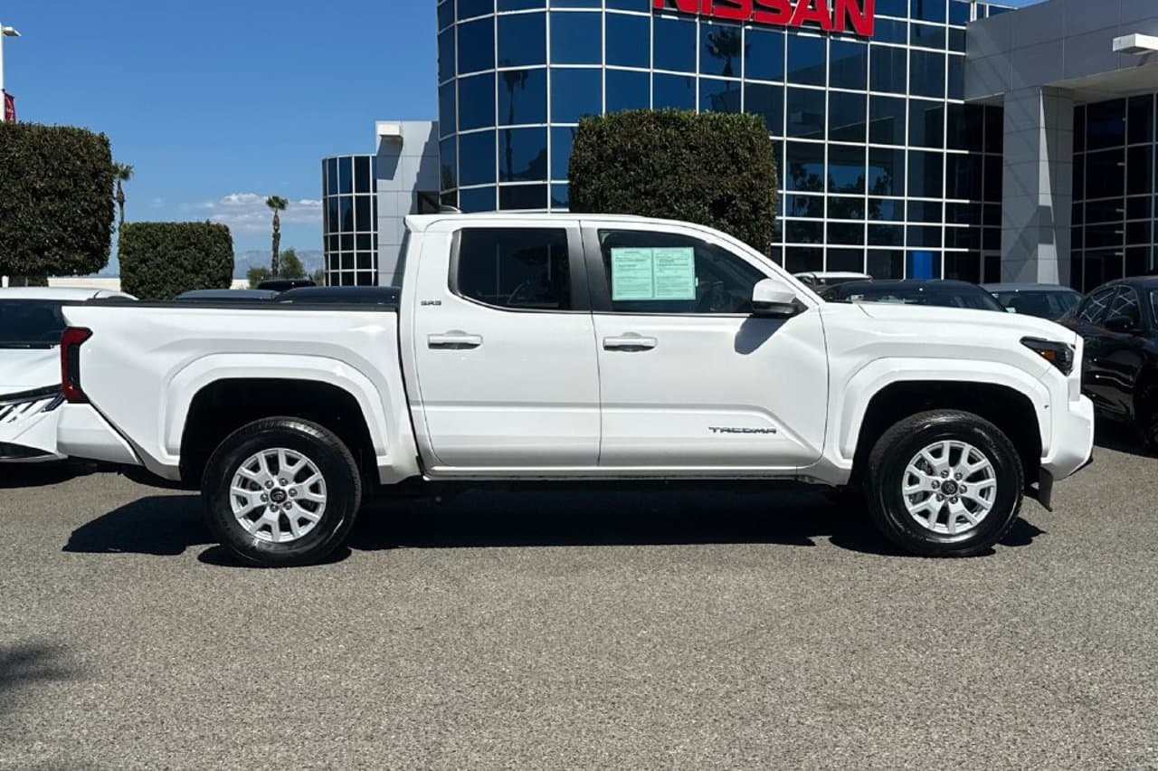 2025 Toyota Tacoma 4WD SR5 3