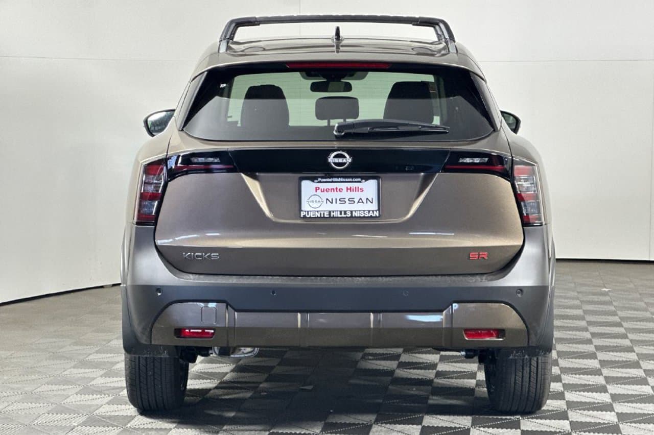 2026 Nissan Kicks SR 4
