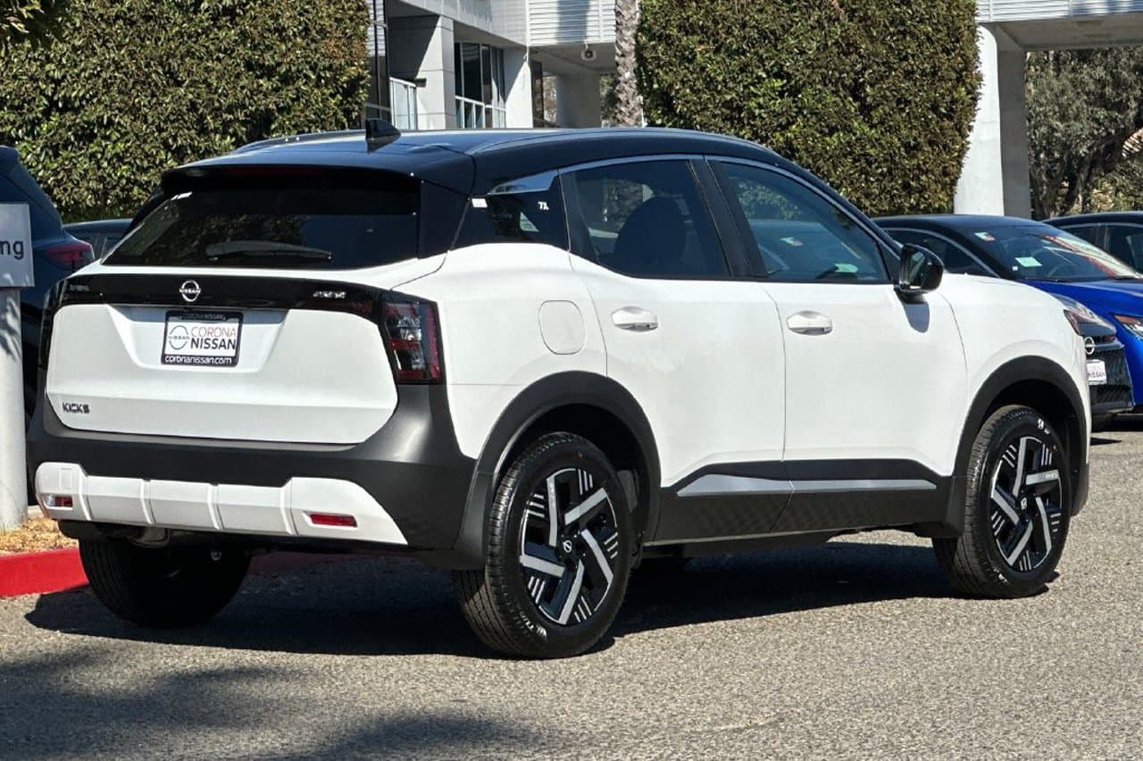 2027 Nissan Kicks SV 4