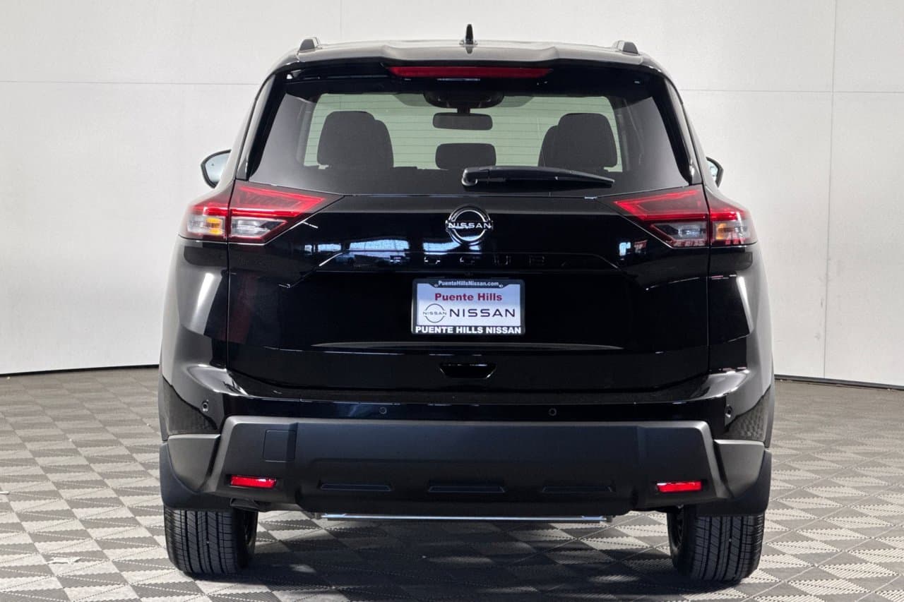 2026 Nissan Rogue Dark Armor 4