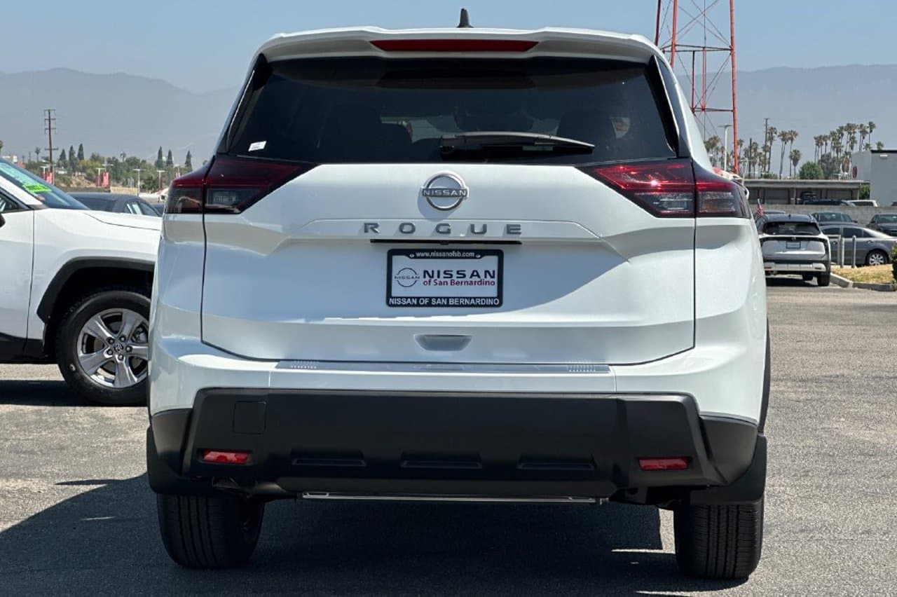 2026 Nissan Rogue SV 4