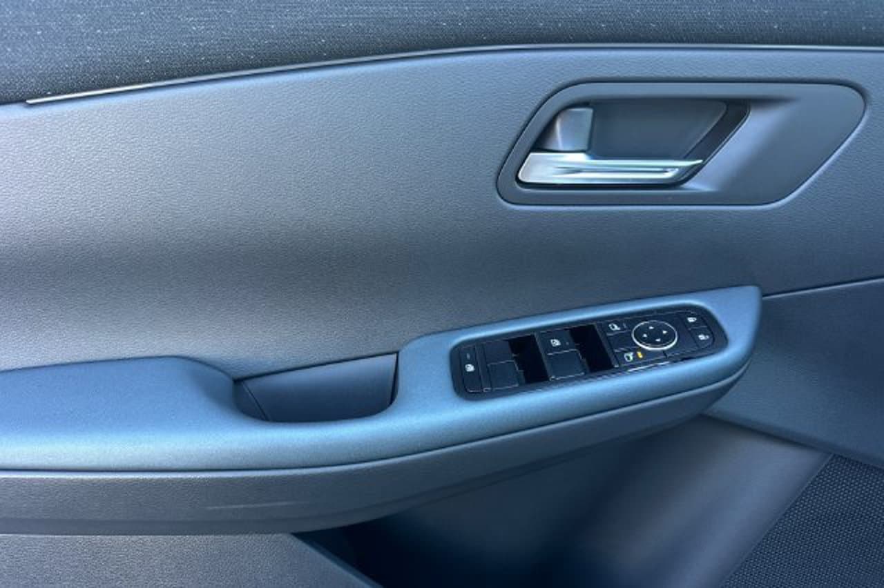 2026 Nissan LEAF SV+ 8
