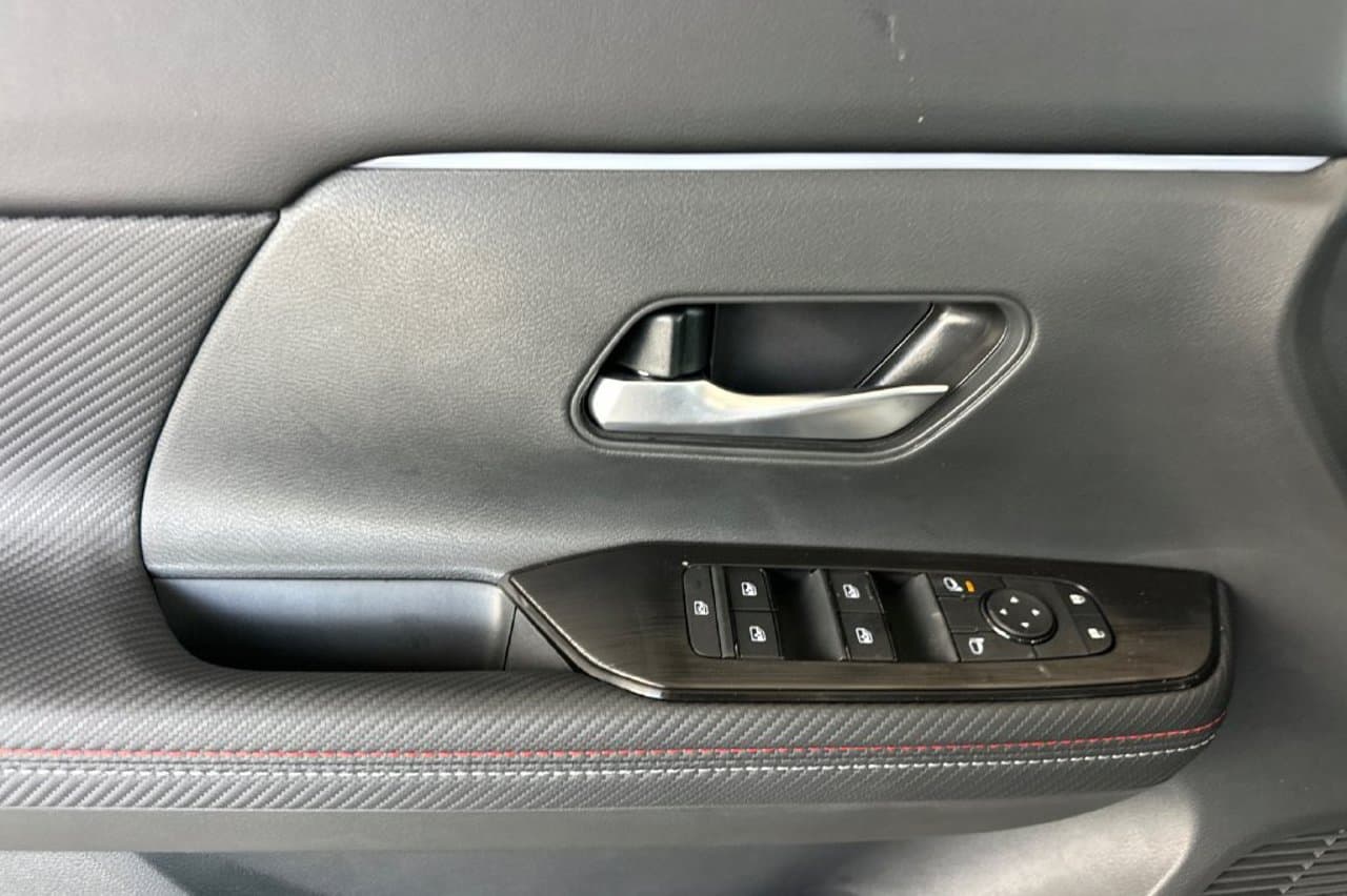2027 Nissan Kicks SR 8