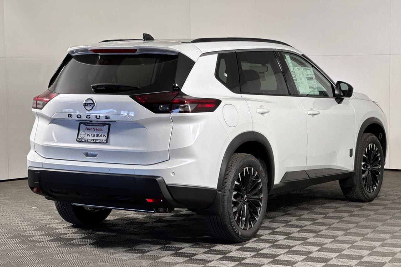 2026 Nissan Rogue Dark Armor 3