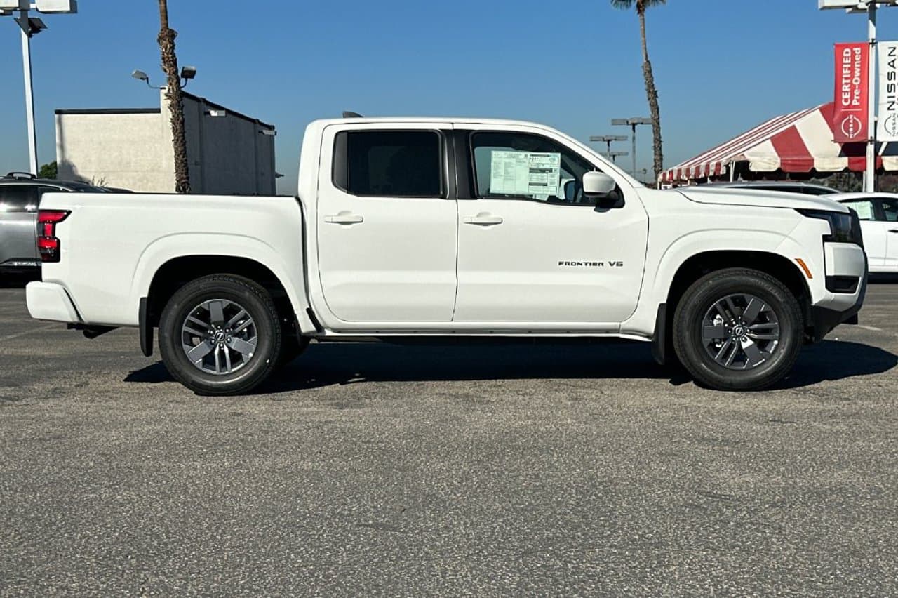 2027 Nissan Frontier SV 2