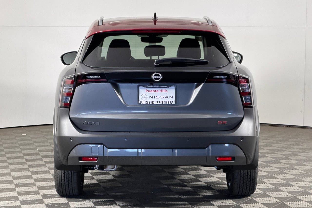 2026 Nissan Kicks SR 4