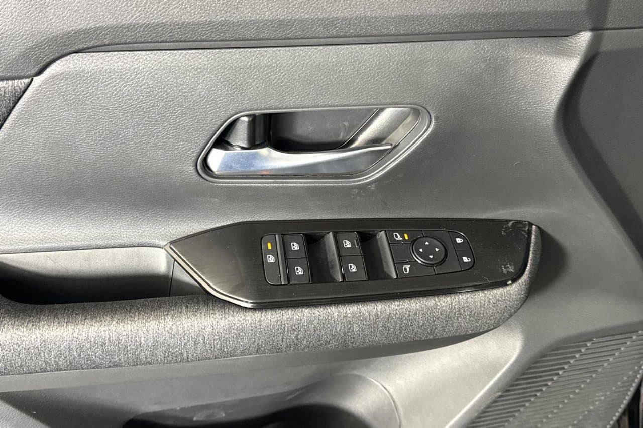 2027 Nissan Kicks SV 8
