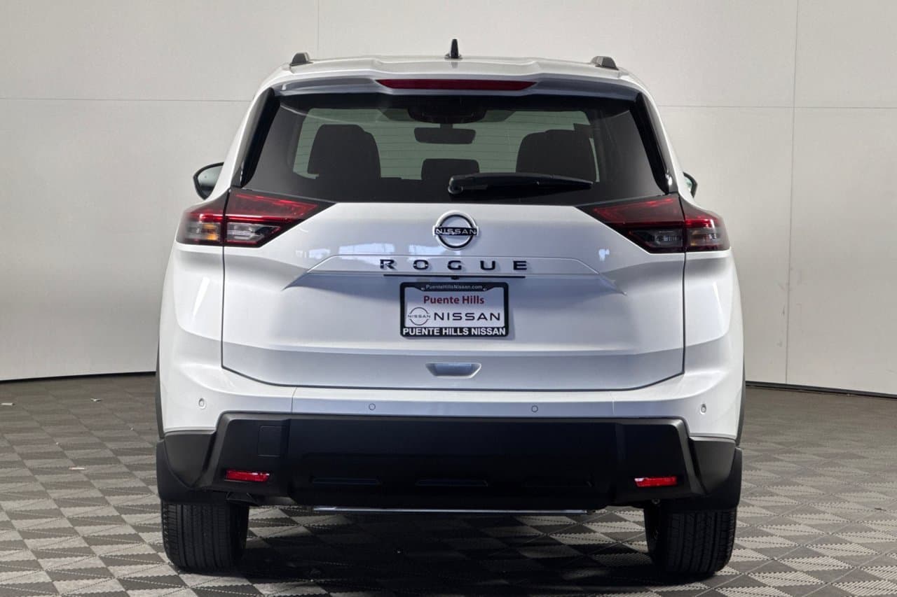 2026 Nissan Rogue Dark Armor 22
