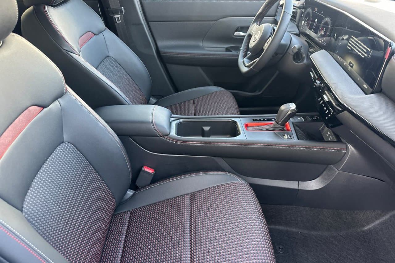 2026 Nissan Kicks SR 12