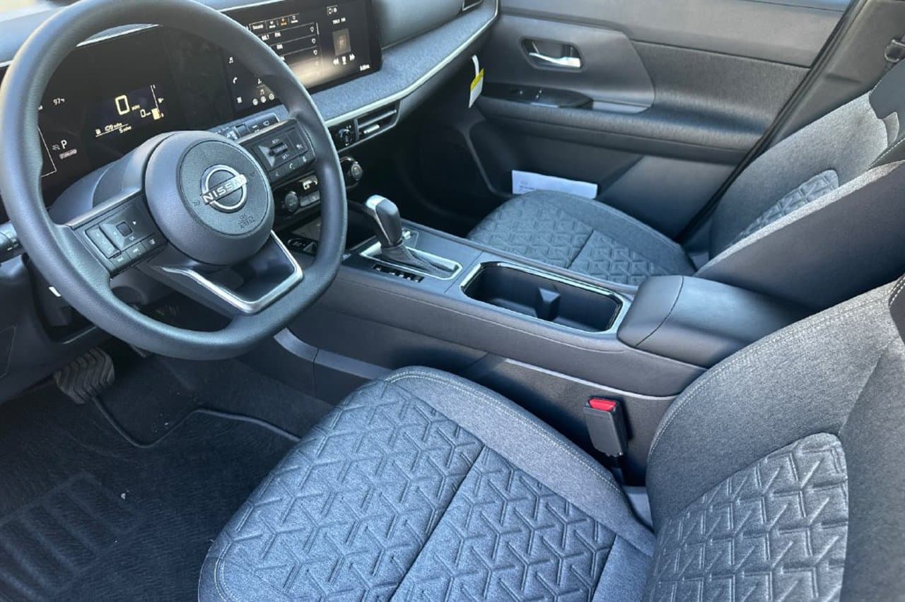 2027 Nissan Kicks SV 8