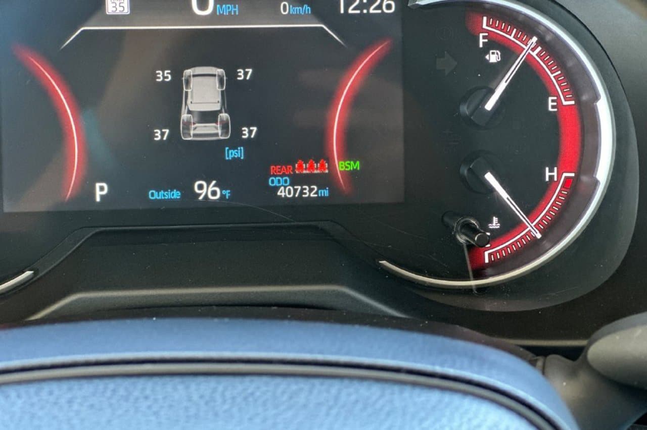 2025 Toyota RAV4 XLE 22