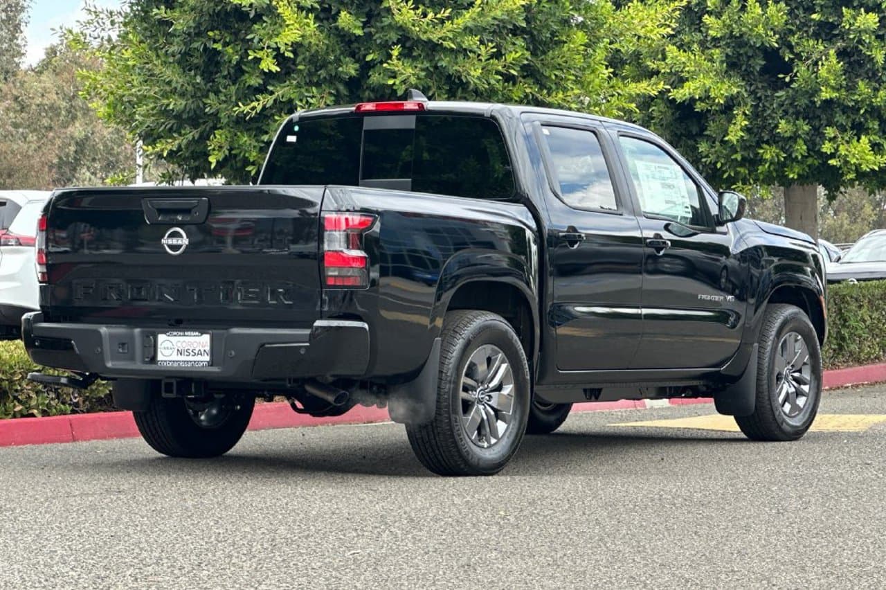 2027 Nissan Frontier SV 4