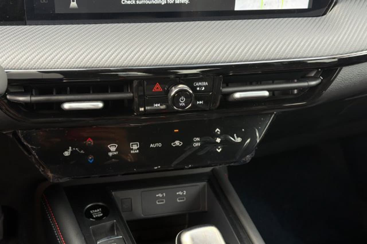 2027 Nissan Kicks SR 17