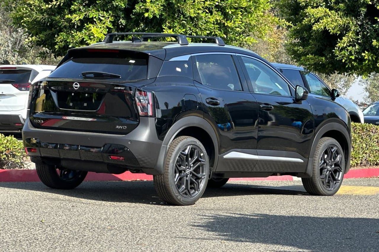 2027 Nissan Kicks SR 4
