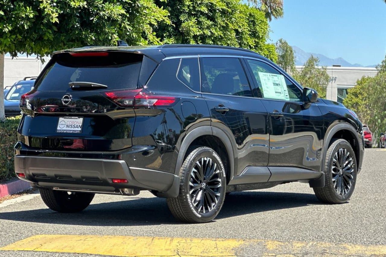 2026 Nissan Rogue Dark Armor 4