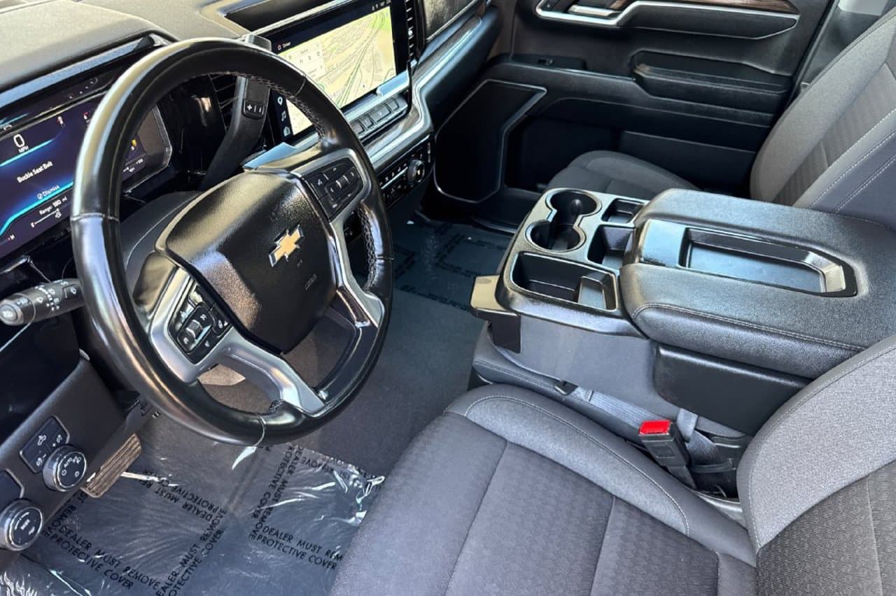 2025 Chevrolet Silverado 1500 LT 8