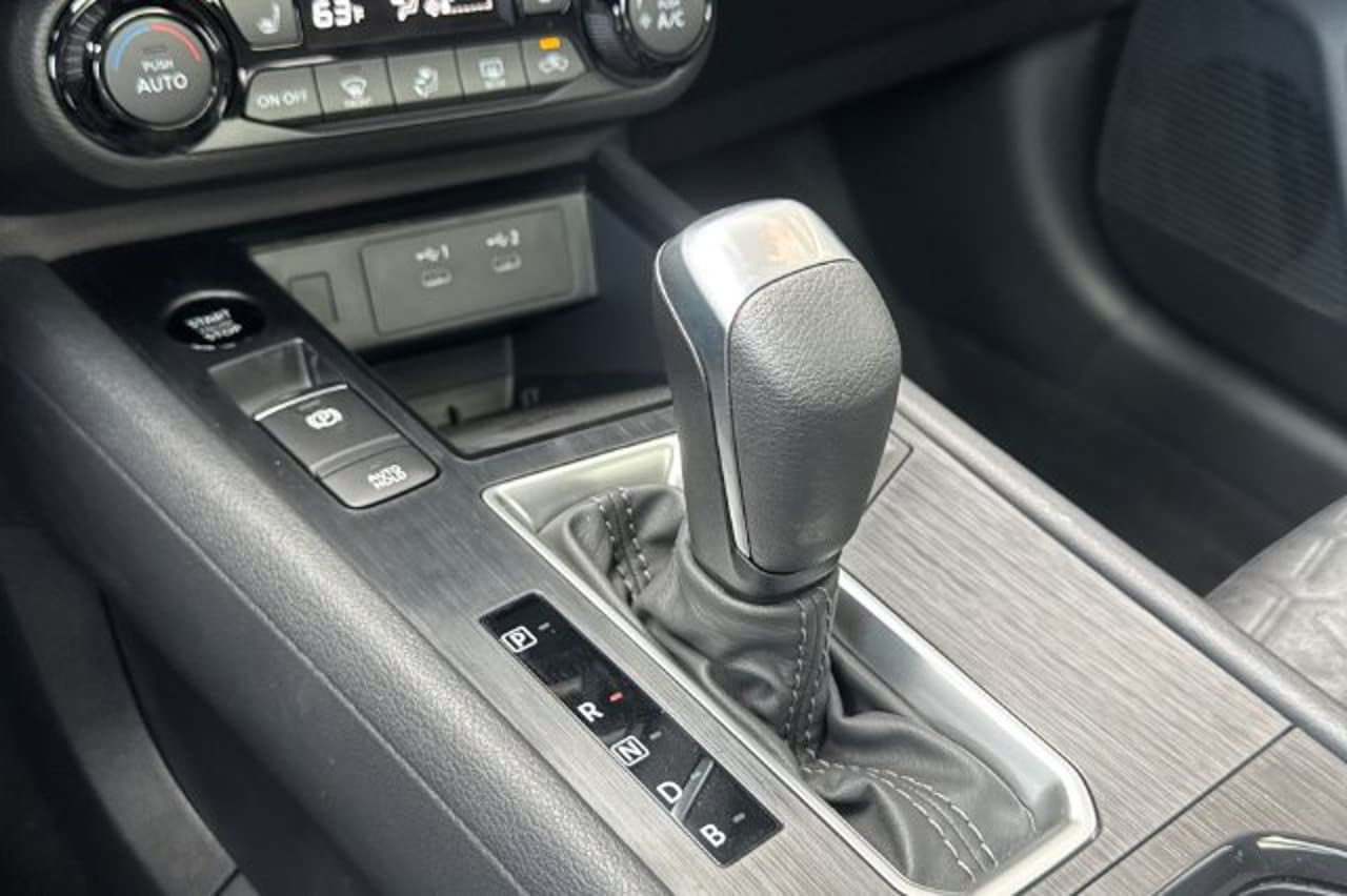 2027 Nissan Kicks SV 18