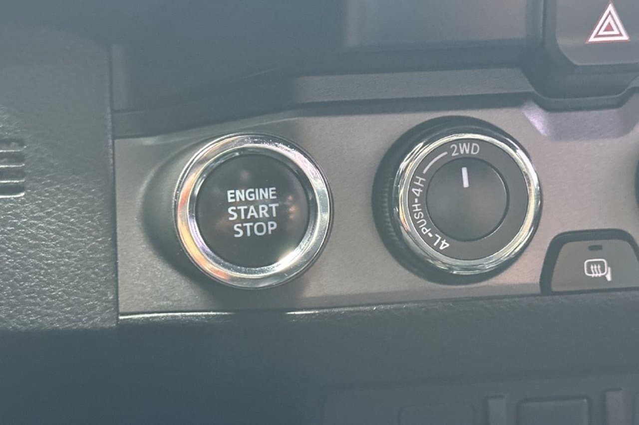 2023 Toyota Tacoma 4WD TRD Off Road 18