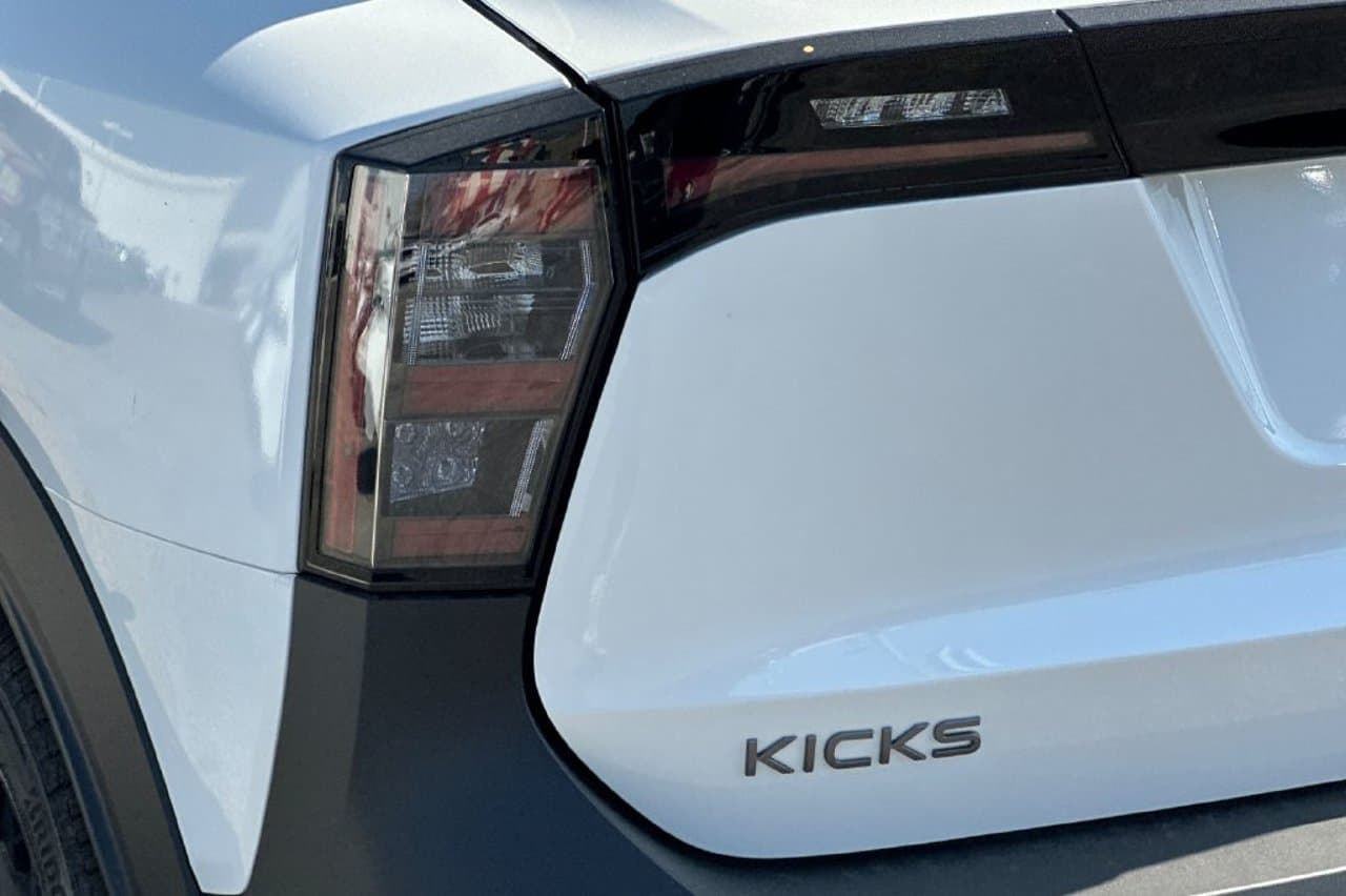2027 Nissan Kicks SR 21