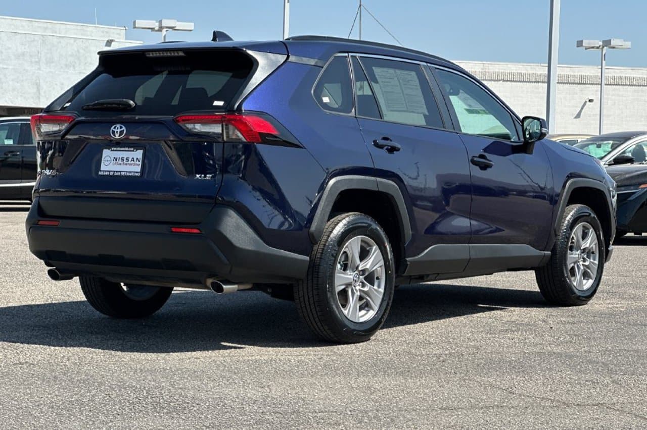 2025 Toyota RAV4 XLE 3