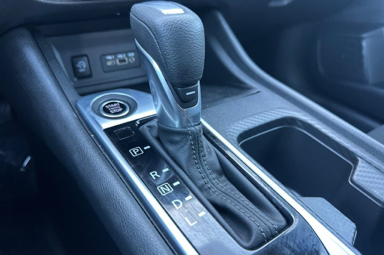 2025 Nissan Sentra SV 17
