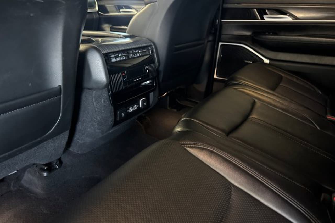 2024 Jeep Wagoneer Series II 10