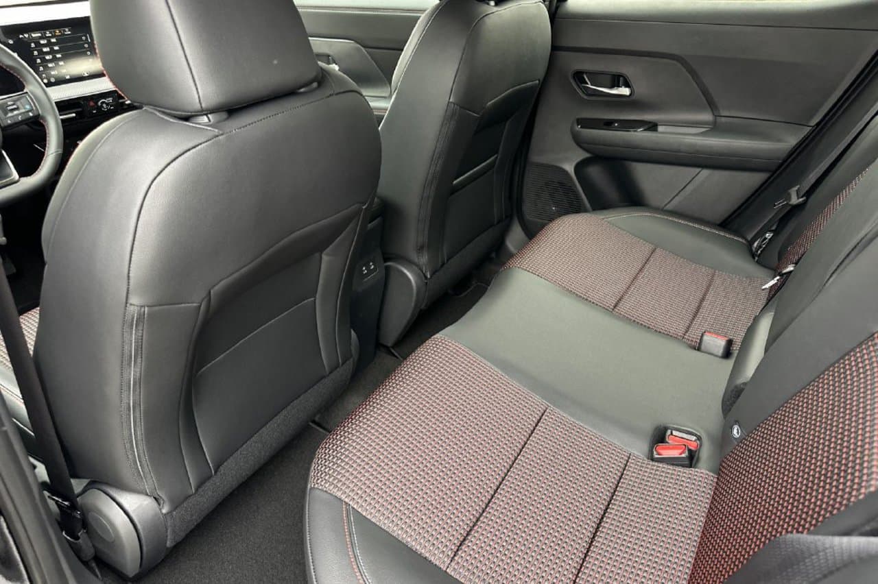 2027 Nissan Kicks SR 10