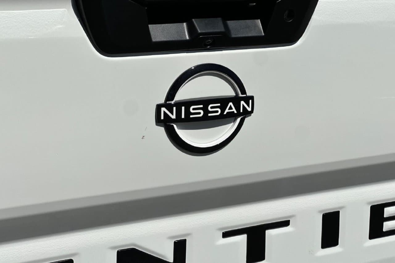 2027 Nissan Frontier SV 22
