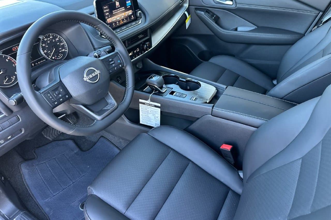 2026 Nissan Rogue Dark Armor 25