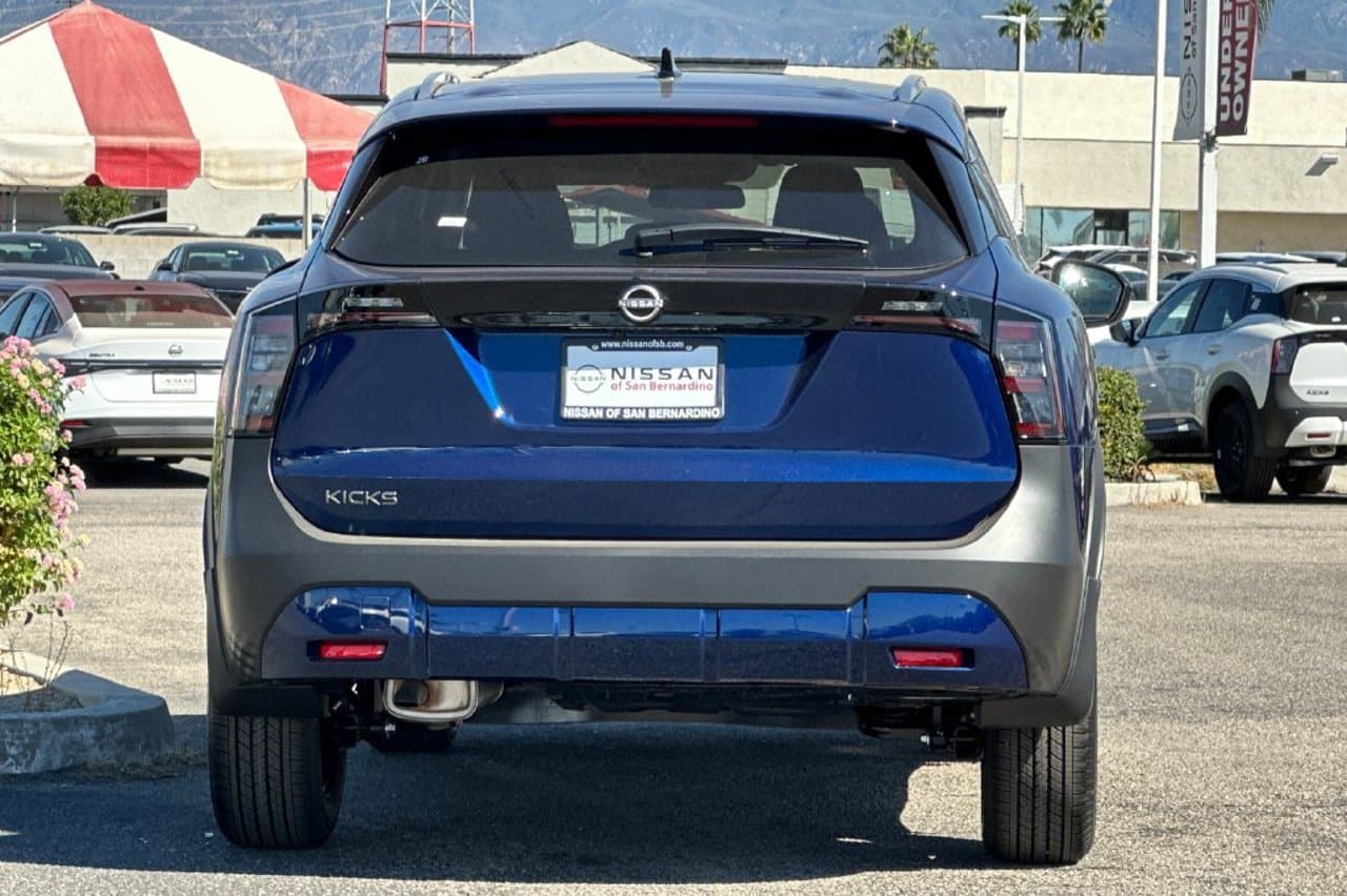 2027 Nissan Kicks SV 4