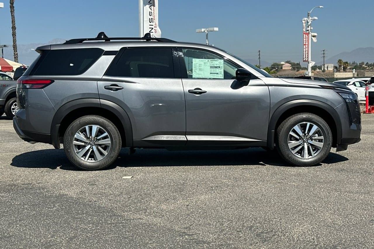 2026 Nissan Pathfinder SL 2