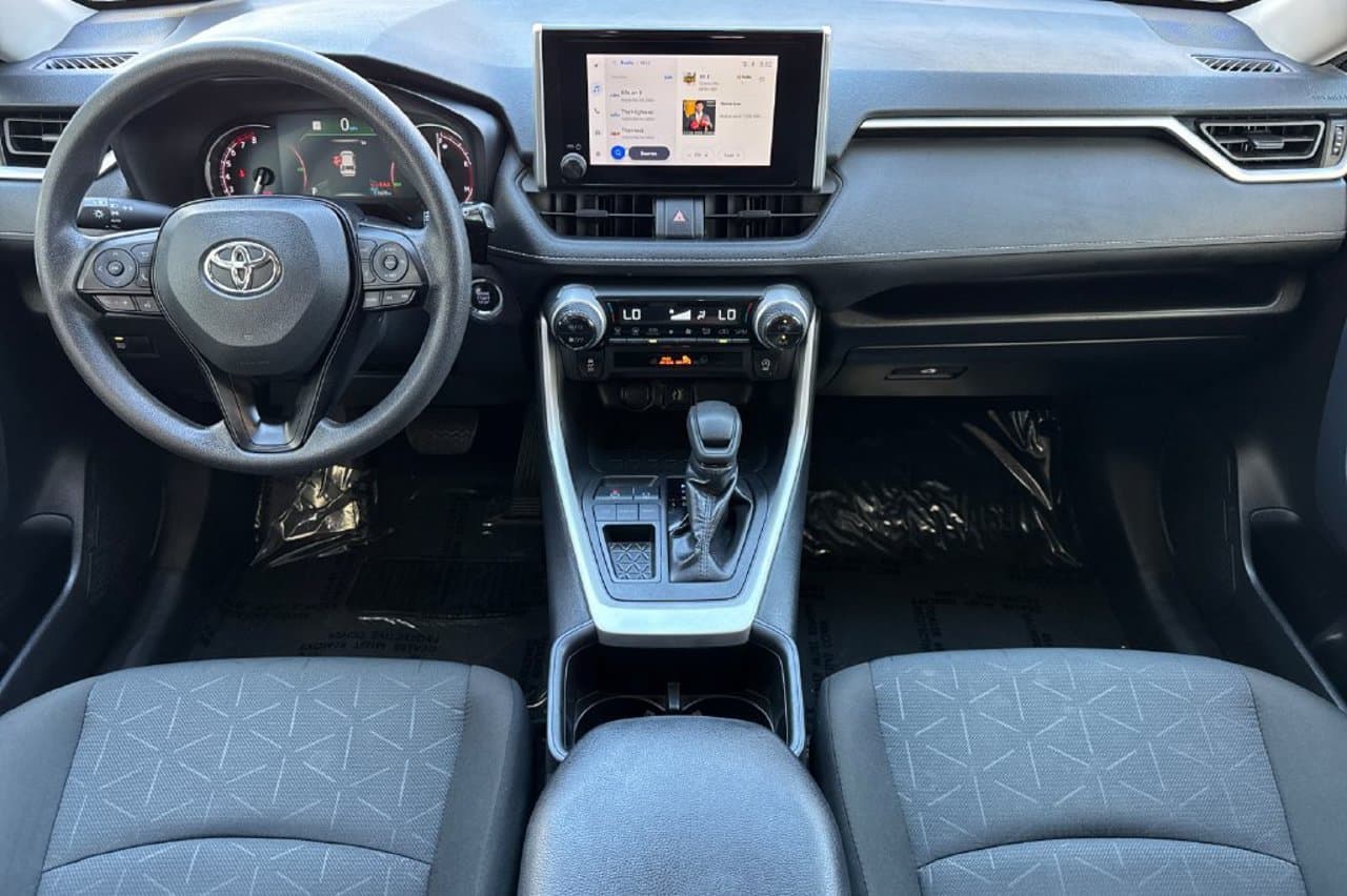 2025 Toyota RAV4 XLE 11
