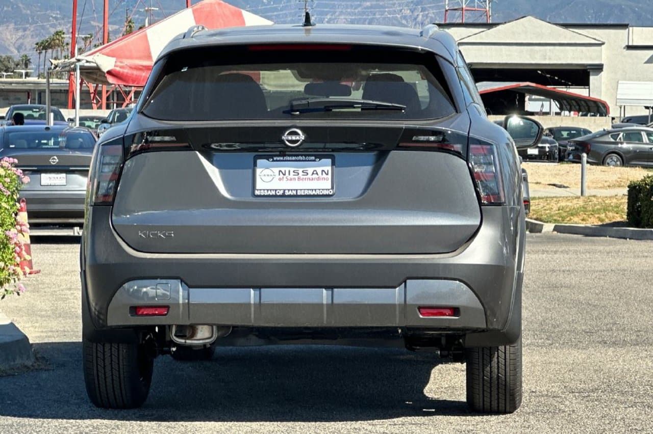 2027 Nissan Kicks SV 4