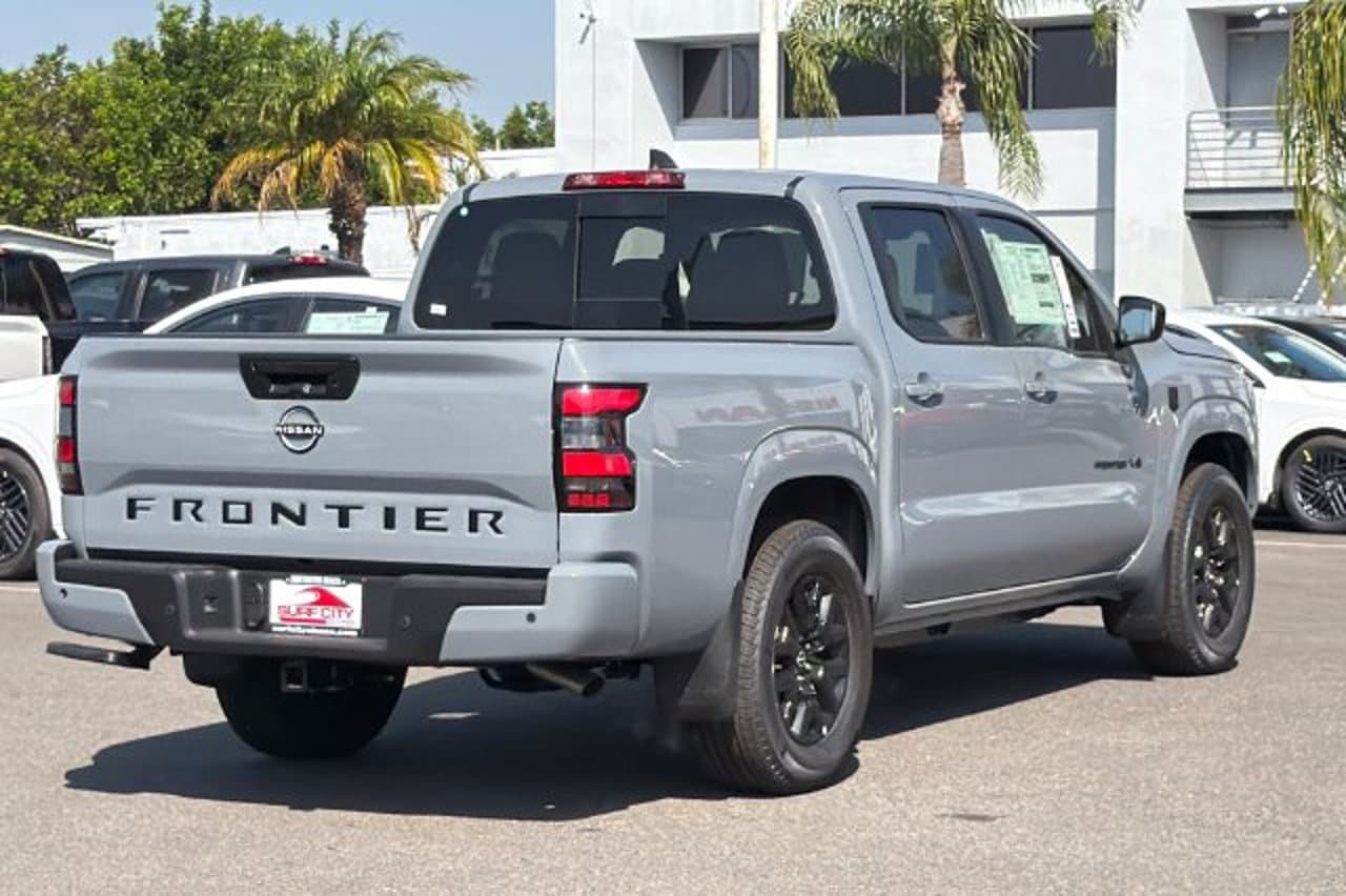 2027 Nissan Frontier SV 3