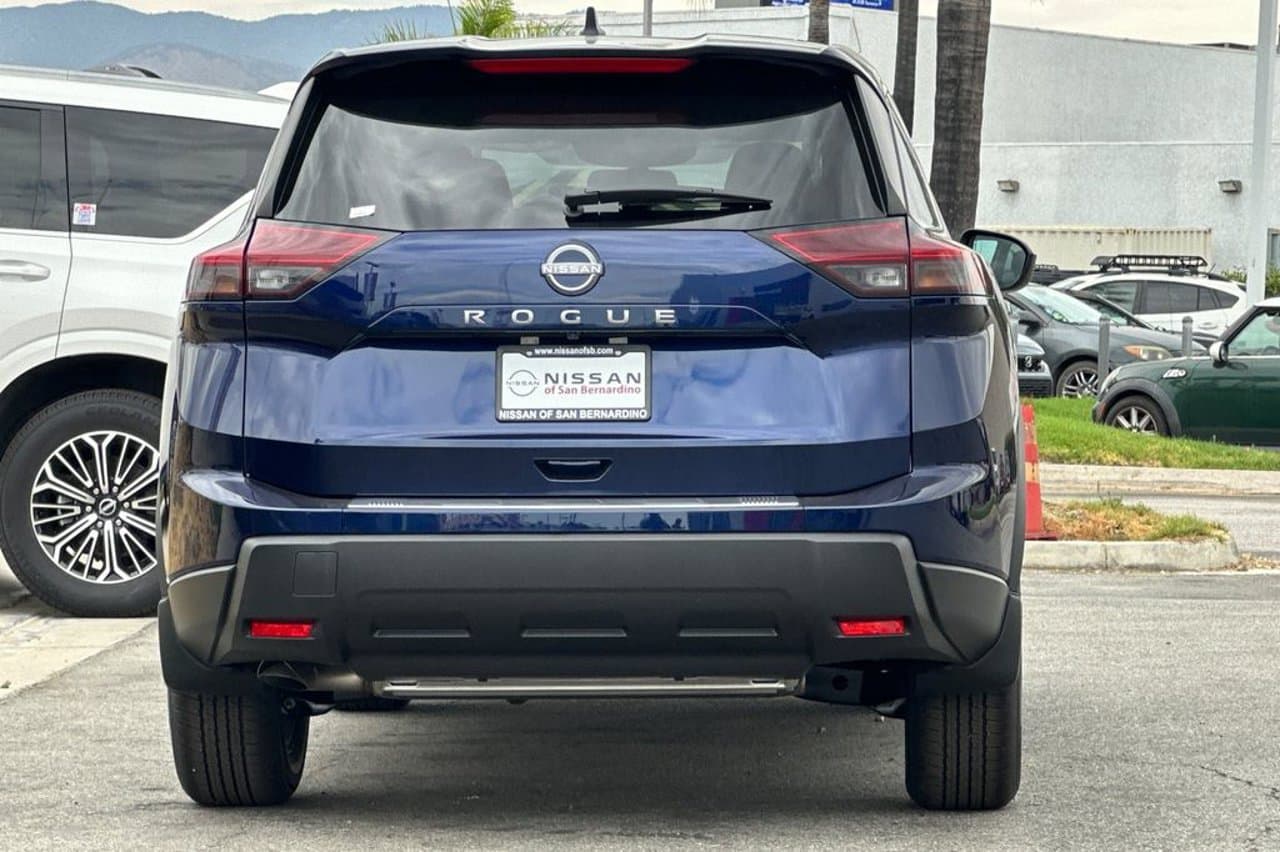 2026 Nissan Rogue SV 4