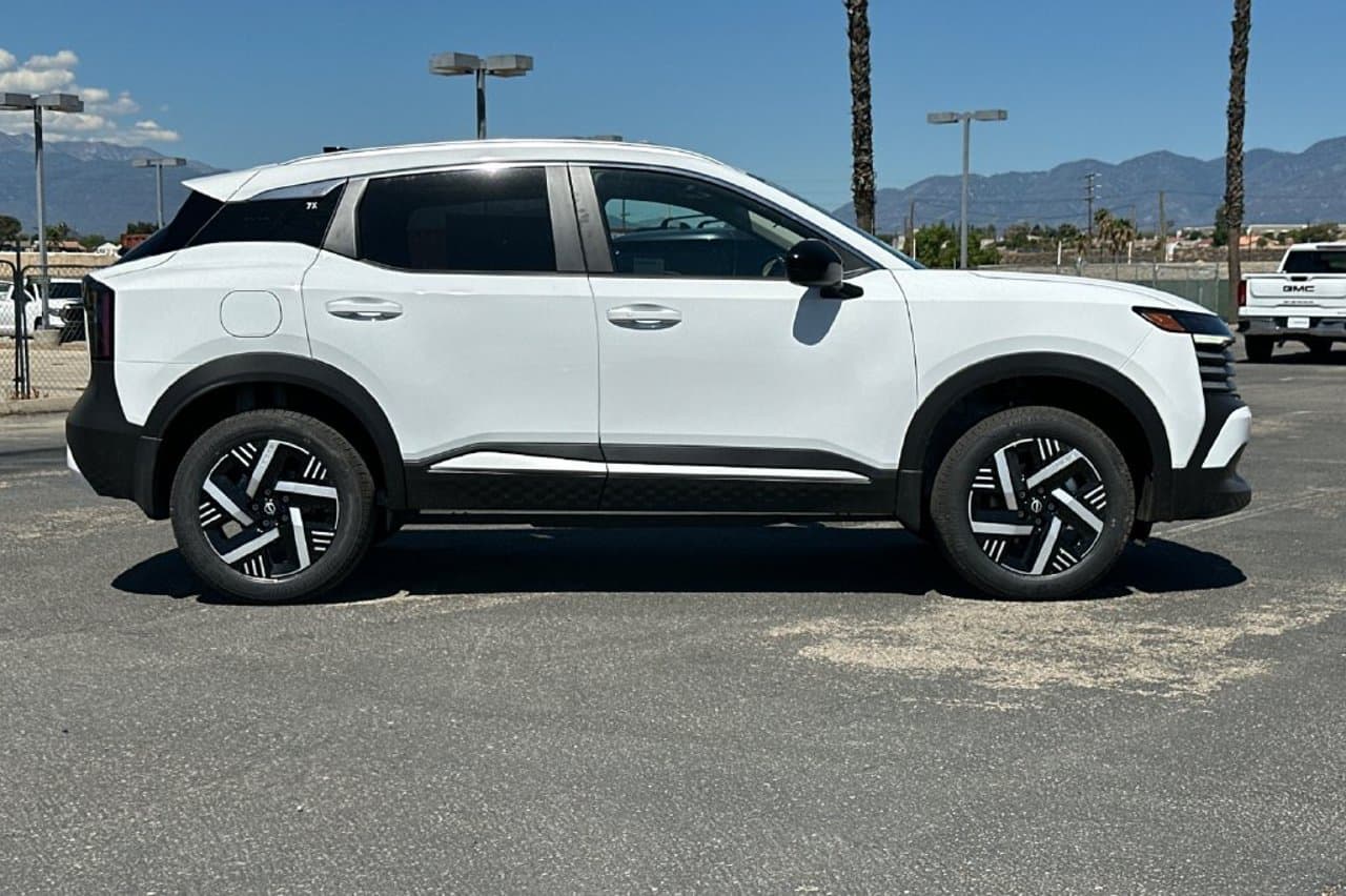 2027 Nissan Kicks SV 2