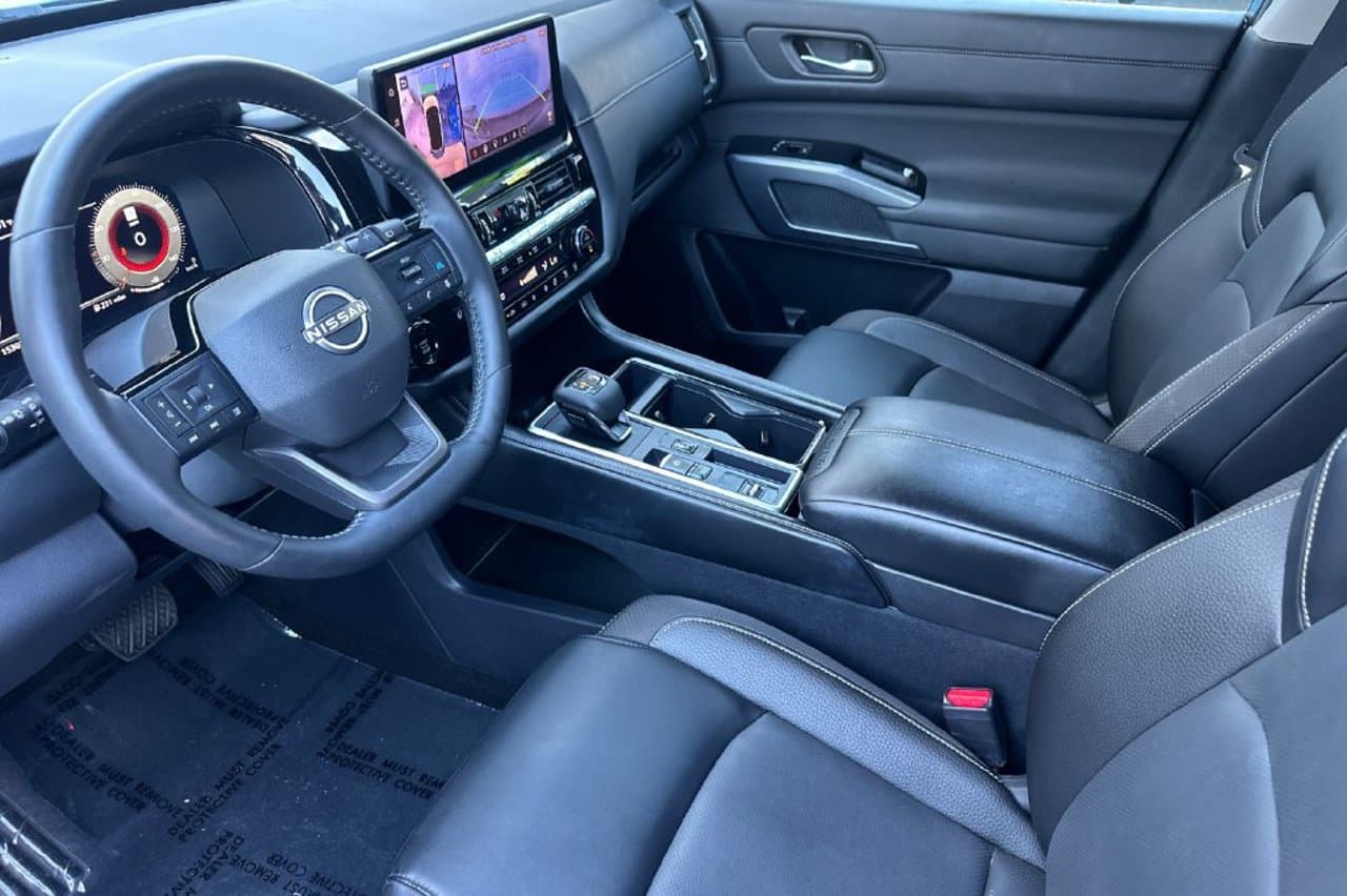 2026 Nissan Pathfinder SL 8