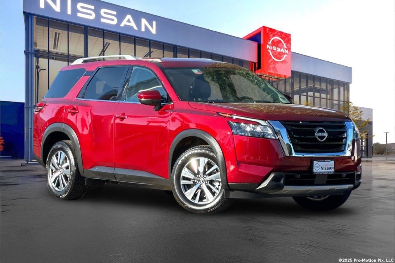 2025 Nissan Pathfinder SL 1