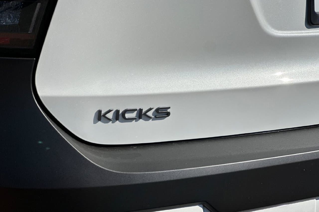2027 Nissan Kicks SV 23