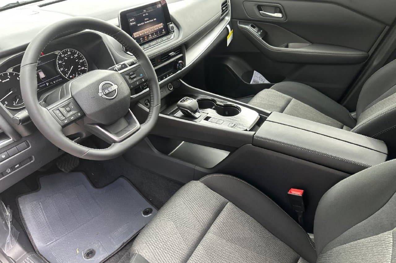 2026 Nissan Rogue SV 8