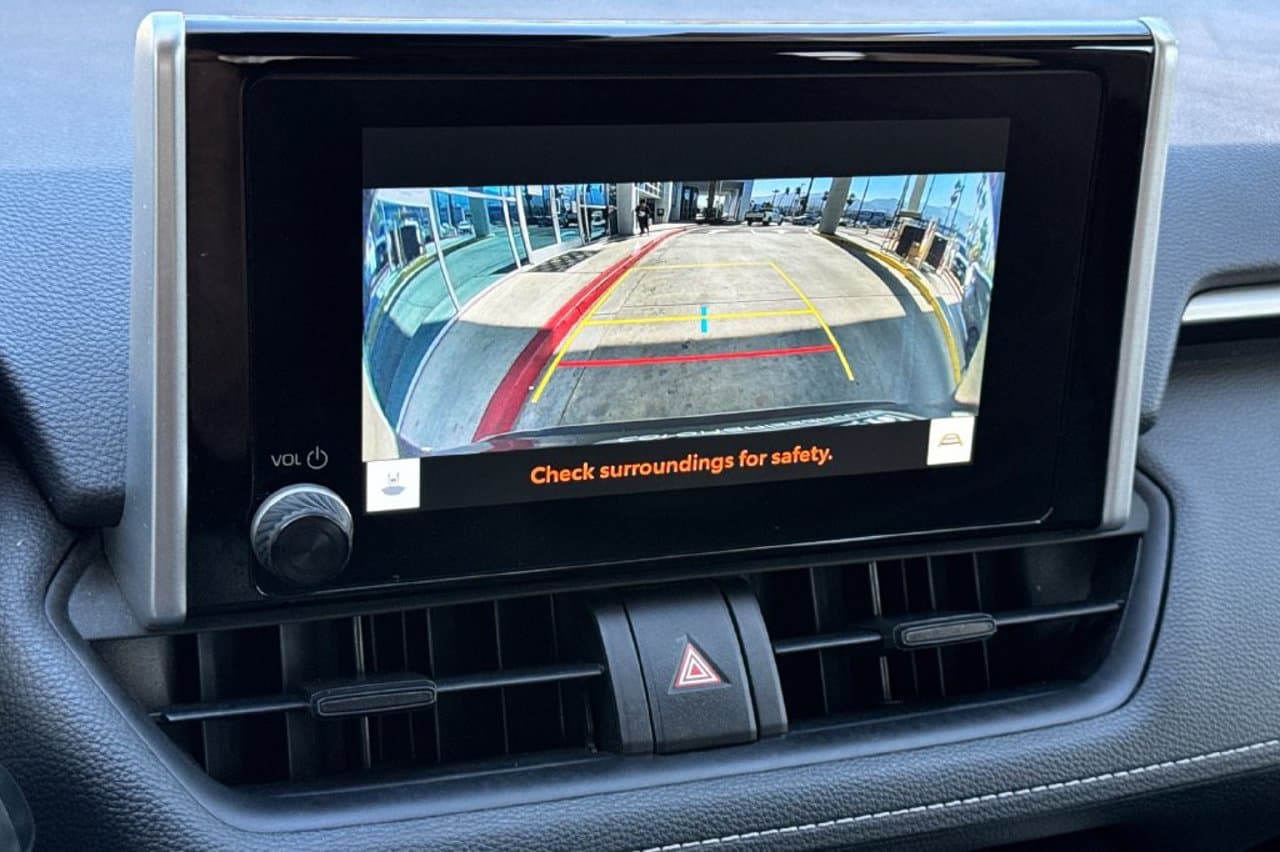 2025 Toyota RAV4 XLE 16