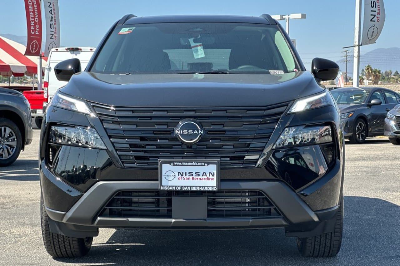 2026 Nissan Rogue Dark Armor 6