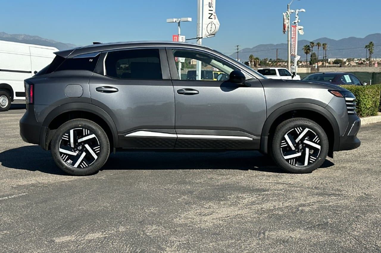 2027 Nissan Kicks SV 2